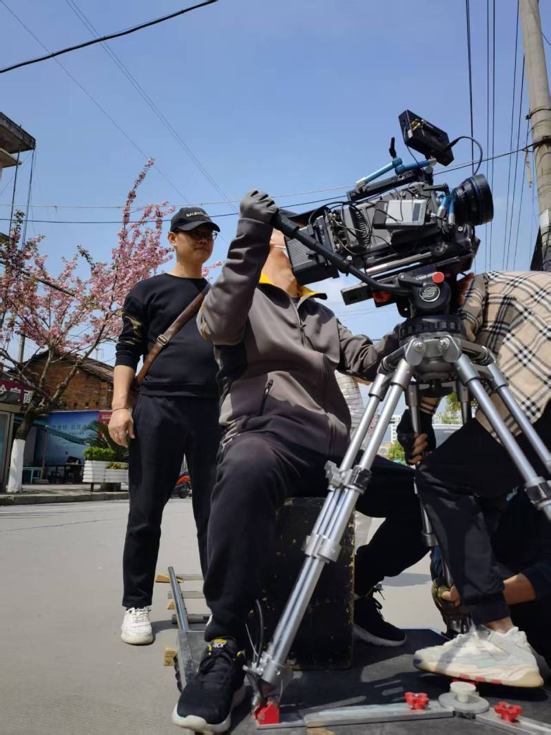 积石山广告片拍摄：快消品牌爆款之选，网感内容适配社媒传播！